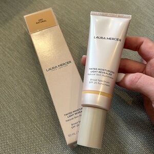 Laura Mercier Tinted Moisturizer Light Revealer